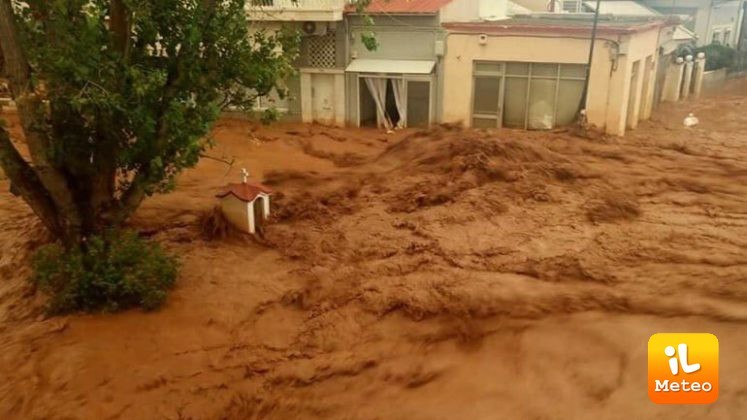 Le foto dell'improvvisa alluvione in Grecia Le foto dell'improvvisa alluvione in Grecia