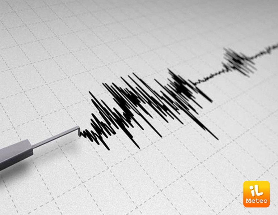 Scossa magnitudo 3.7 a 77km da Messina: tremano le Eolie nella notte Scossa magnitudo 3.7 a 77km da Messina: tremano le Eolie nella notte